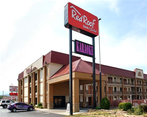red roof inn sidco drive  It's situated next to a huge railway yard where cars are loaded all night long